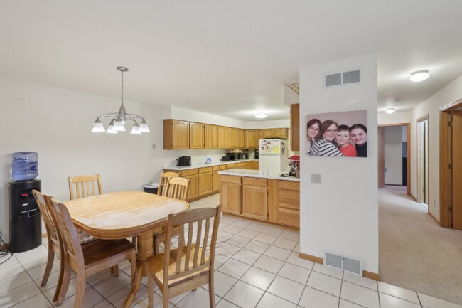 Foto del edificio - 1214 N High Point Rd