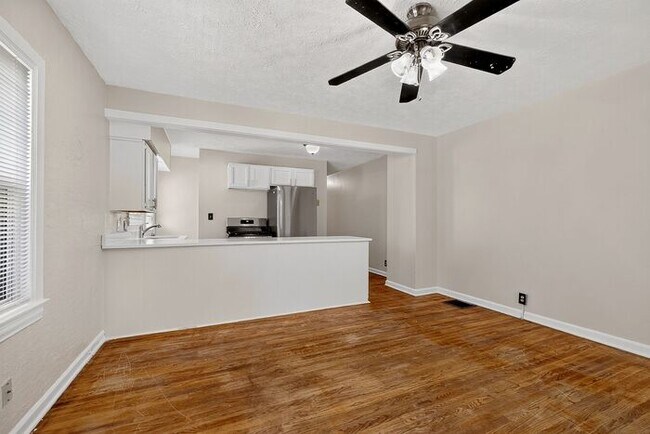Foto del edificio - Freshly Updated Home in Warren Township