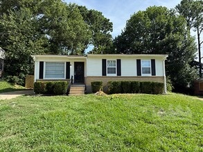 Building Photo - 2076 Willow Wood Ave