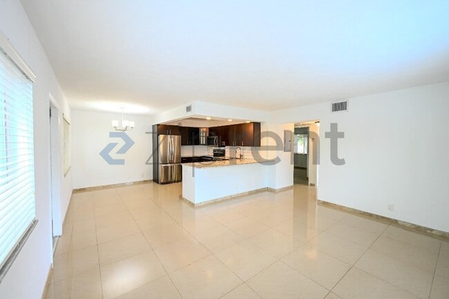 Building Photo - Unit Unit 6/Bamboo Villas