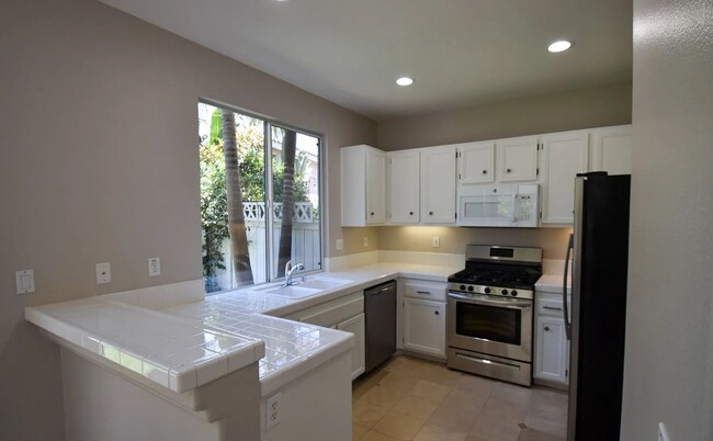 Building Photo - 3-Bedroom, 2.5-Bathroom Home for Rent in E...