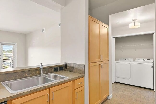 Building Photo - UPSCALE 2 BED/2 BATH FULLY FURNISHED APARTMENT IN SECURED, LUXURY COMPLEX IN THE HEART OF DOWNTOW...