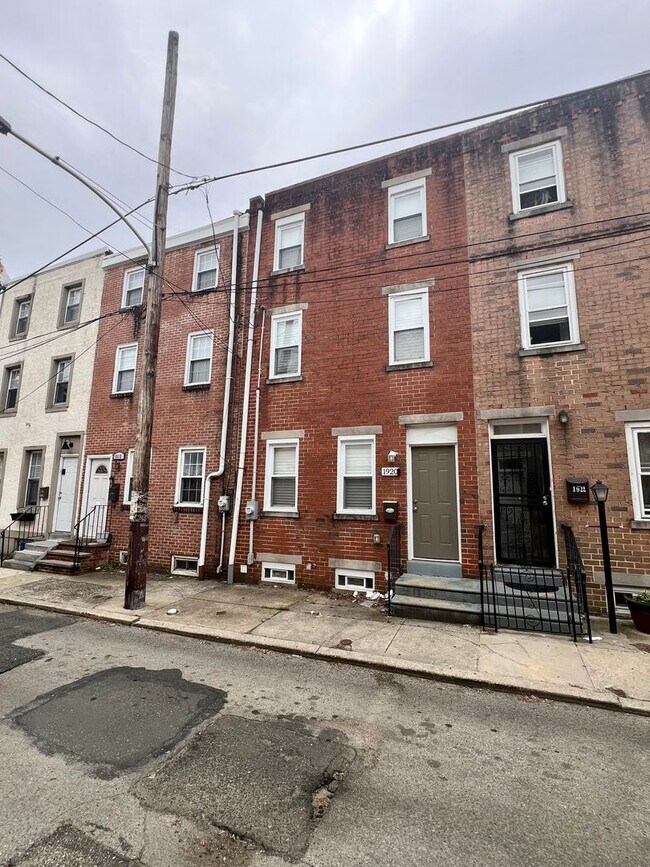 Foto del edificio - Stunning 3-Bedroom Townhome in Francisville! Available NOW!