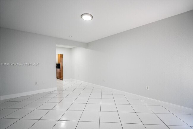 Foto del edificio - 7640 Carlyle Ave