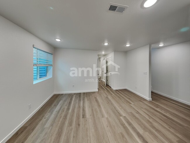Foto del edificio - 23603 E 3rd Pl