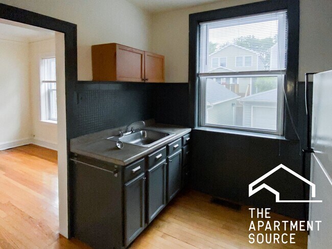 Photo - 5206 N Leavitt St Apartment