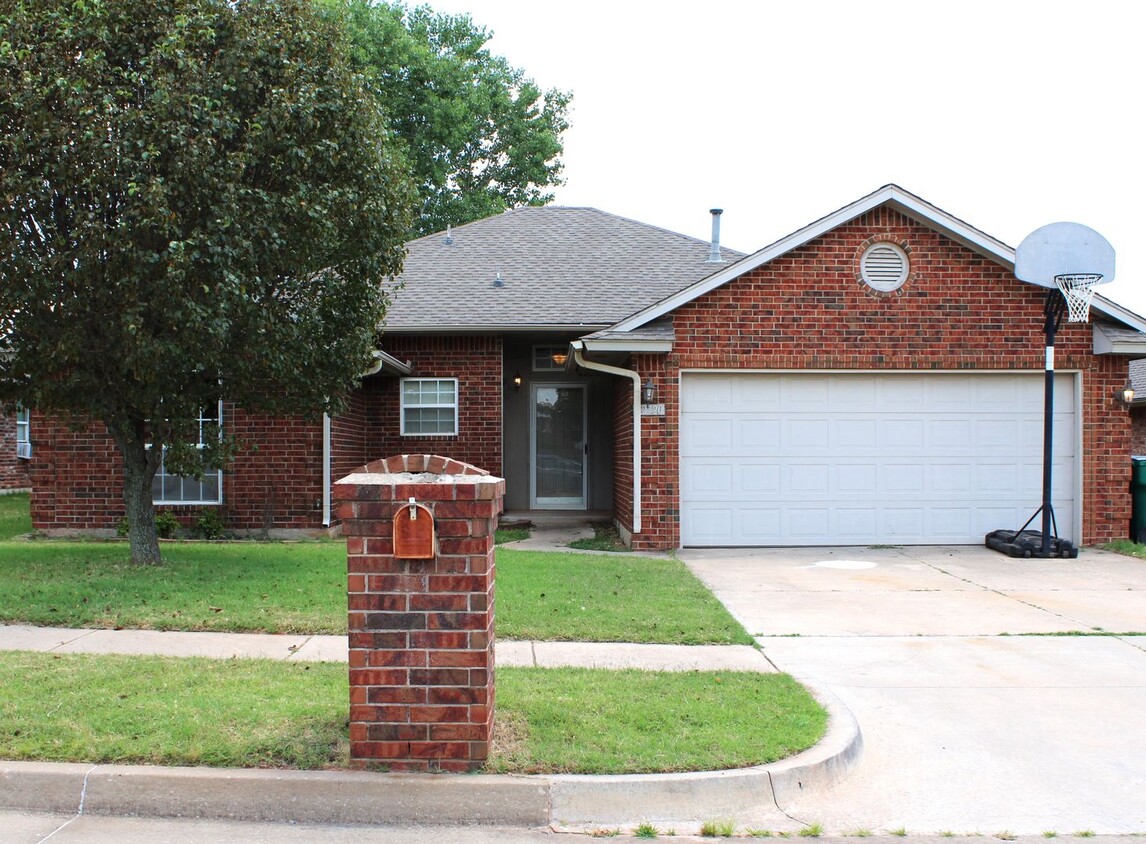 Foto principal - $200 off first FULL month's rent!