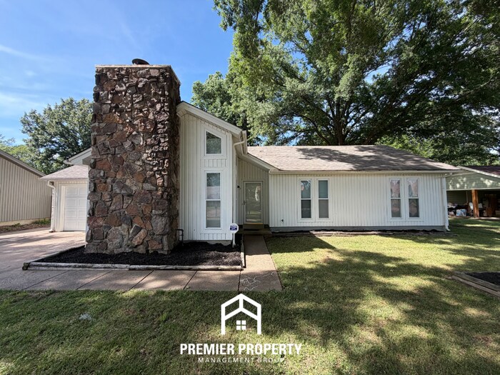Charming 3BR/2BA Bartlett Area Home | Vaulted Ceilings, Fireplace & Stainless Steel Stove - Charming 3BR/2BA Bartlett Area Home | Vaulted Ceilings, Fireplace & Stainless Steel Stove