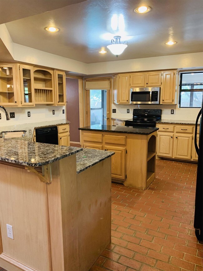Building Photo - 2707 Pine Valley