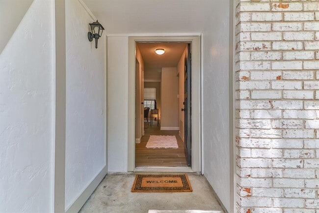 Building Photo - 1 E Wavy Oak Cir