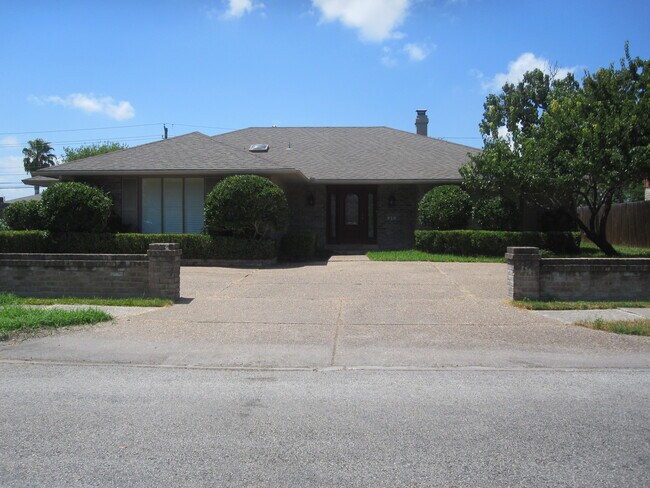 Building Photo - 918 Delta Dr