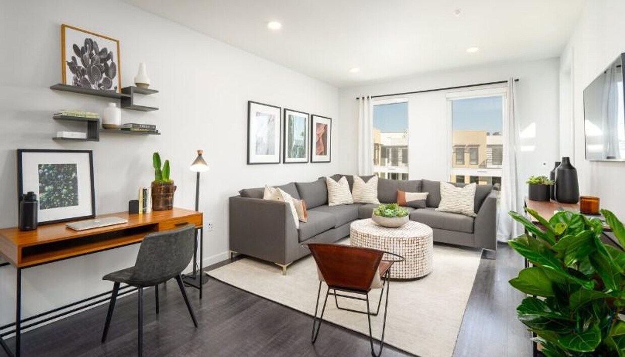 Foto principal - 2700 W El Camino Real
