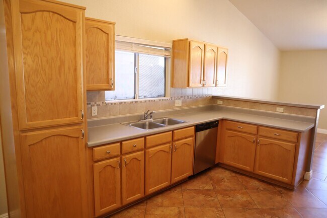 Foto del edificio - Home With A Pool and Much More!