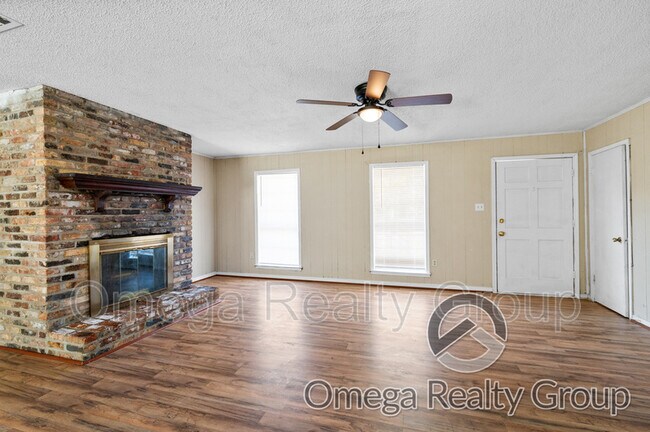 Building Photo - 1212 N Way Dr