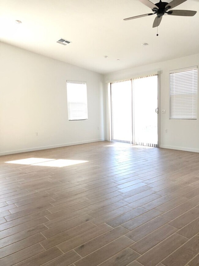 Building Photo - New Build, Modern Home in SW Bakersfield