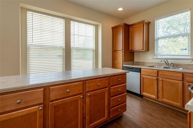 Building Photo - 2097 Hegele St
