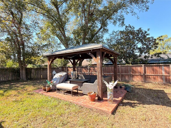 Foto del edificio - 6406 Tall Willow Dr