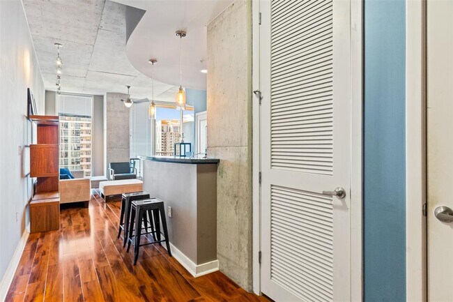 Foto del edificio - 360 Nueces St