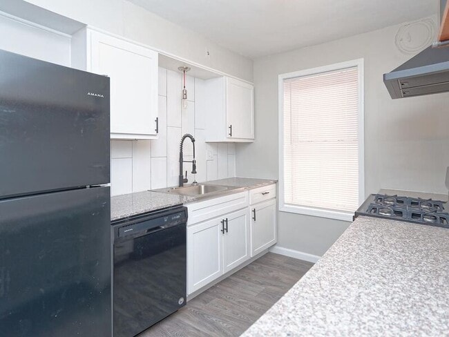 Foto del edificio - 6953 Chippewa St