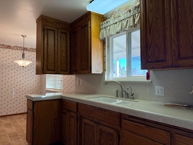 Building Photo - 4975 Bel Escou Dr