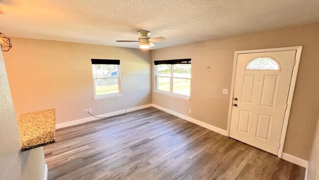 Building Photo - Cozy 3 Bedroom/2 Bath Home in Lakeland! LA...
