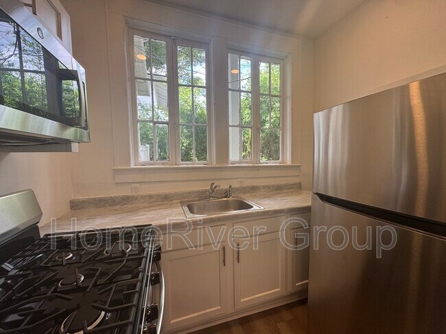 Foto del edificio - 1616 Willow Branch Ave