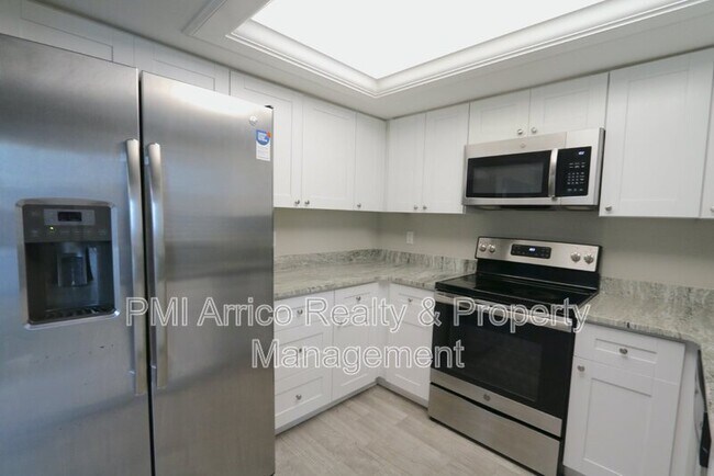 Foto del edificio - 7060 68th St N