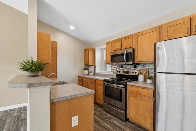 Building Photo - Saratoga Crossing Apartments & Townhomes
