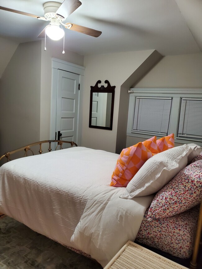 Foto del edificio - 1606 E 85th St