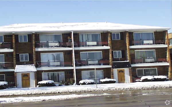 Primary Photo - 10608 Central Ave