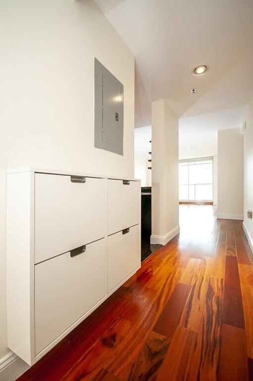 Building Photo - 10 Museum Way