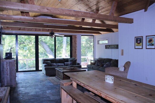 Foto del edificio - 774 Whippoorwill Dr
