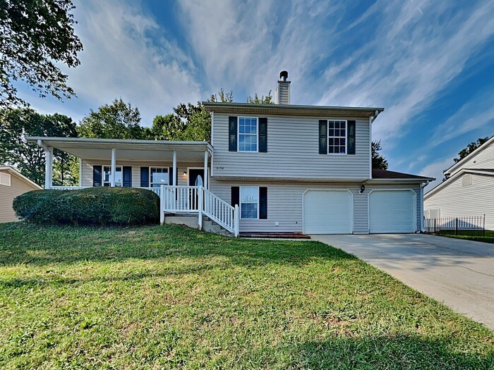 Primary Photo - $1,645 rent credit! Cozy Home located in L...
