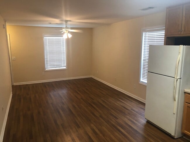 Photo - 3 Bedroom/3 Bath Duplex in Auburn! House