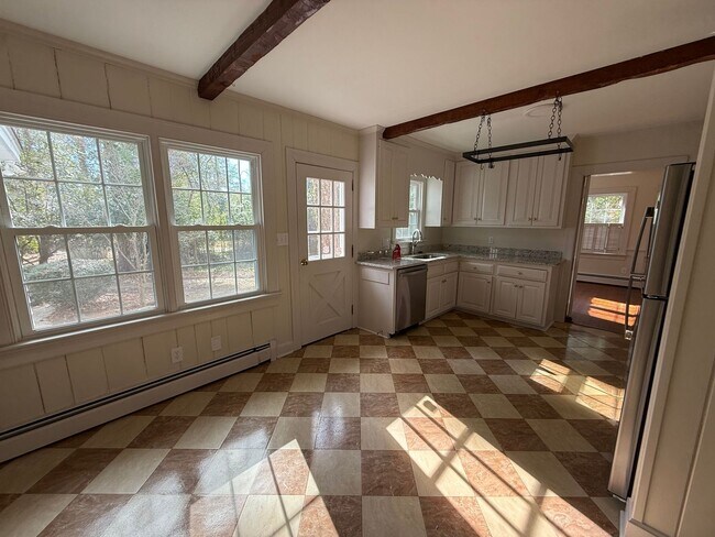 Foto del edificio - 1121 Forest Hills Rd NW