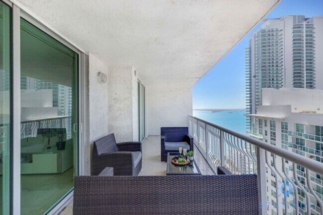 Foto del edificio - 1200 Brickell Bay Dr