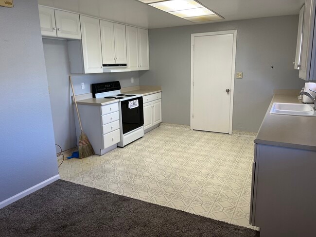 Building Photo - 248 Riverbrook Way