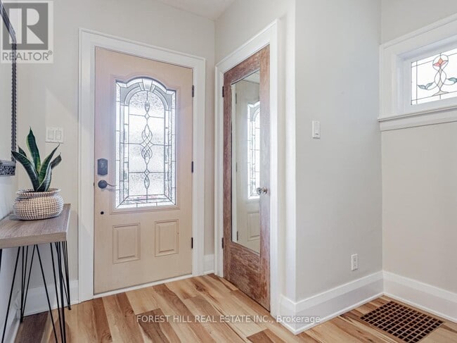 Building Photo - 186 Westmount Ave