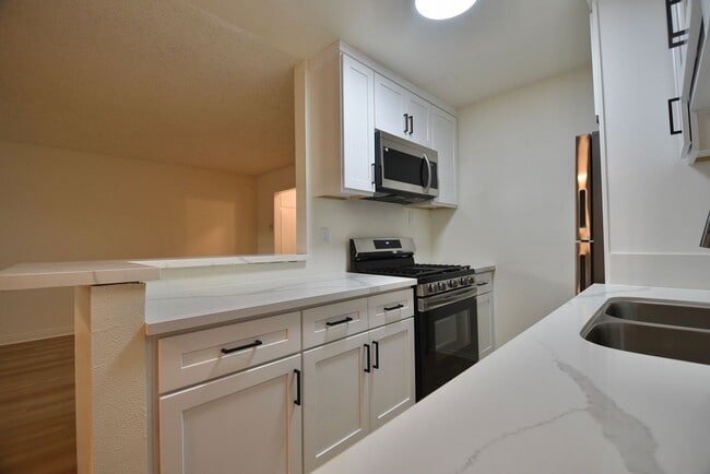 Foto del edificio - 849 N McCadden Pl