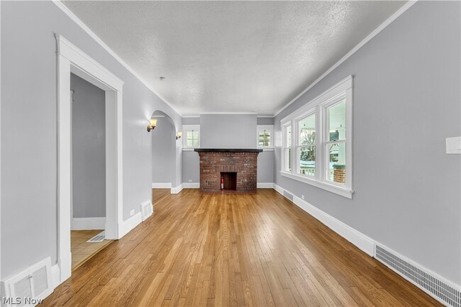 Foto del edificio - 4933 E 109th St