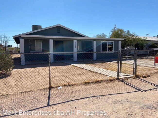 Foto del edificio - 4 br, 1.5 bath House - 511 W 11TH ST