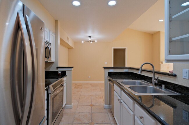 Foto del edificio - Fabulous 2 bedroom condo for rent in San R...