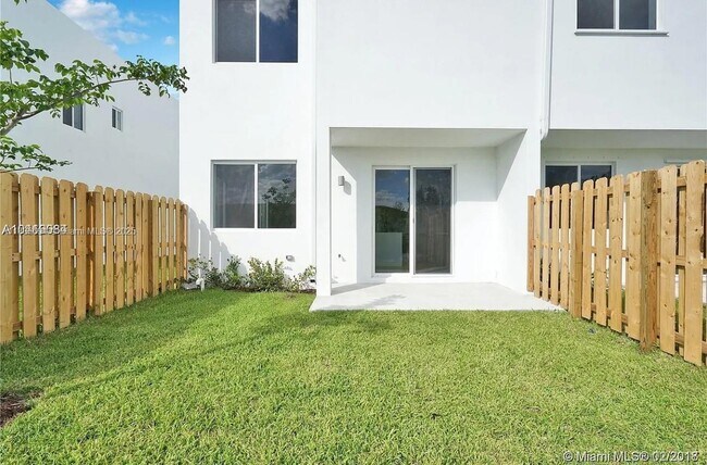 Foto del edificio - 7231 NW 103rd Path