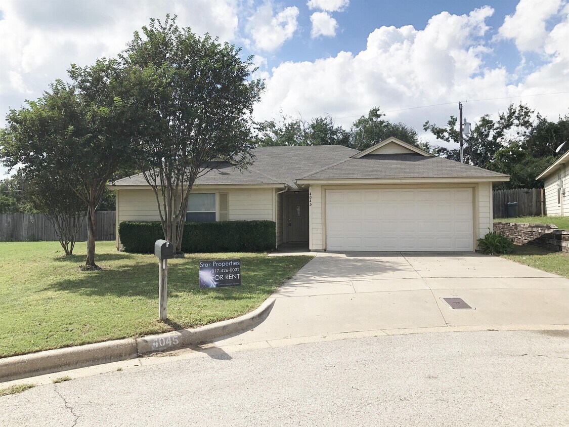 Primary Photo - 4045 Devonaire Dr