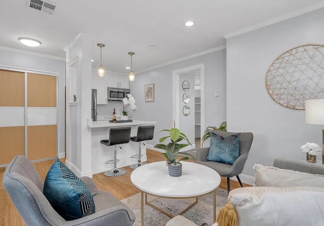 Building Photo - Welcome to a stylish one-bedroom, one-bath...