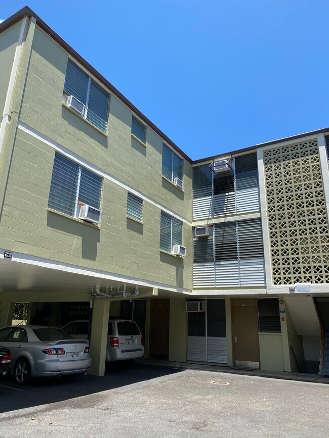 Building Photo - 1717 Makiki St