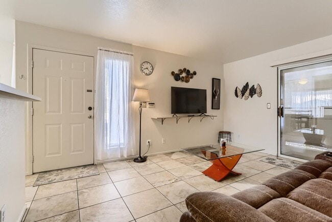 Building Photo - FULLY FURNISHED 2 bedroom condo near UNLV!