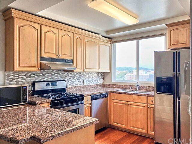 Building Photo - 949 S Manhattan Pl