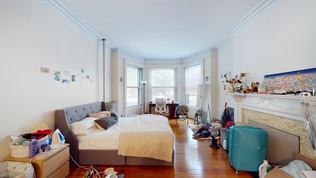 Building Photo - 1071 Beacon St