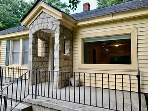 Building Photo - 290 Sunset Dr